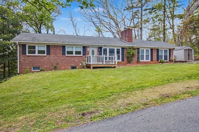 Building Photo - 415 Mountain View Rd