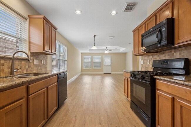 Building Photo - 8907 Grand Villa Ln