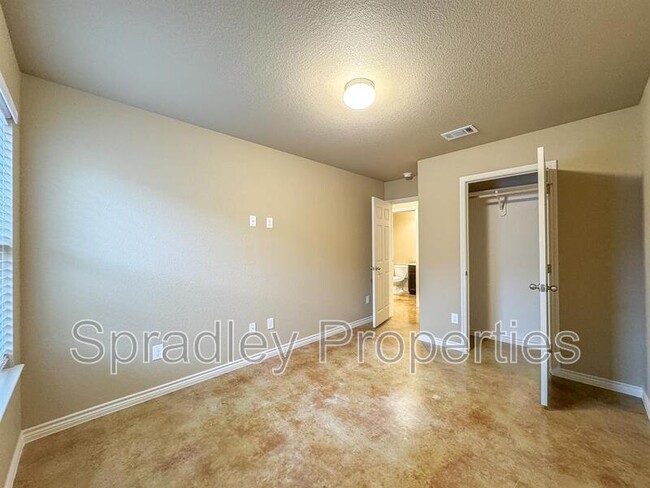 Building Photo - 1040B Edwards Dr