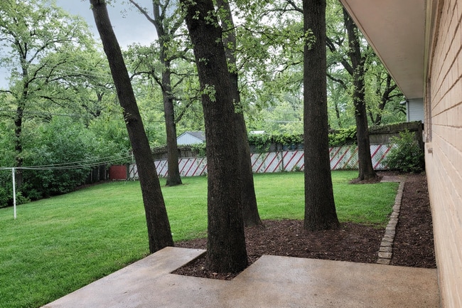 Building Photo - 1911 Mimosa Dr