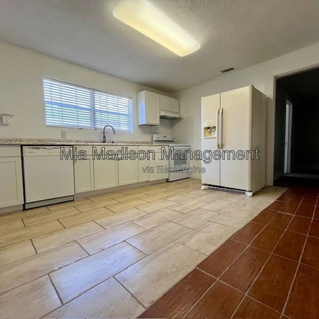Building Photo - 211 W 59th St