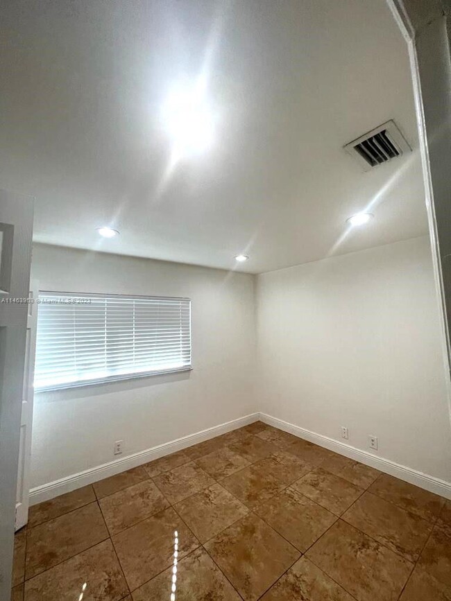 Building Photo - 8704 NW 38th Dr