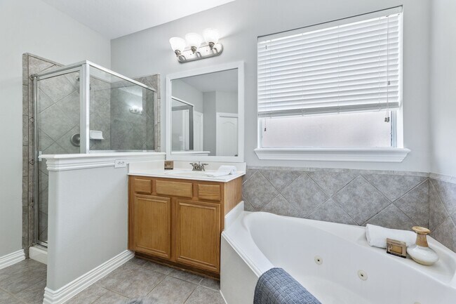 Building Photo - 1221 Torchwood Dr