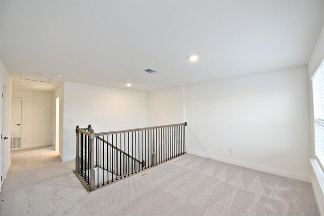 Building Photo - 517 Scooter St