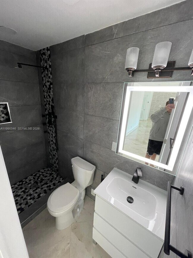 Building Photo - 3406 NE 168th St