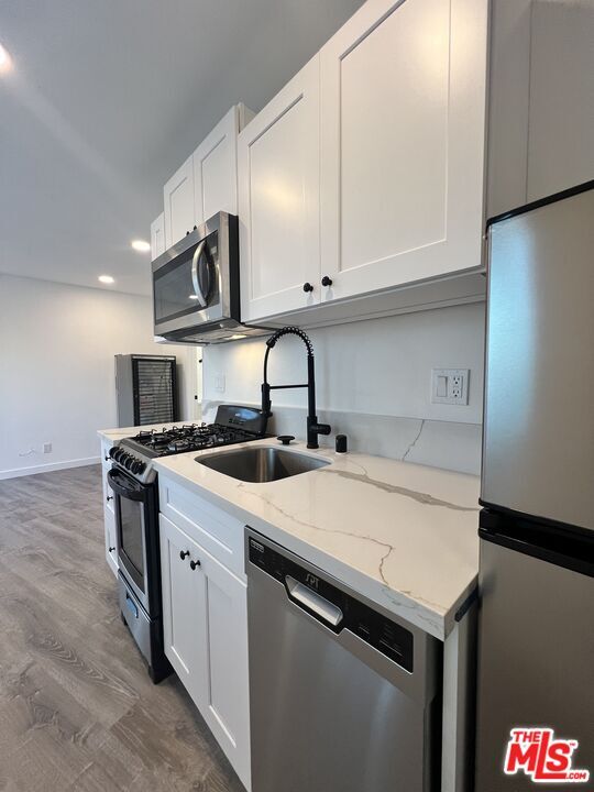 Building Photo - 421 E Chevy Chase Dr