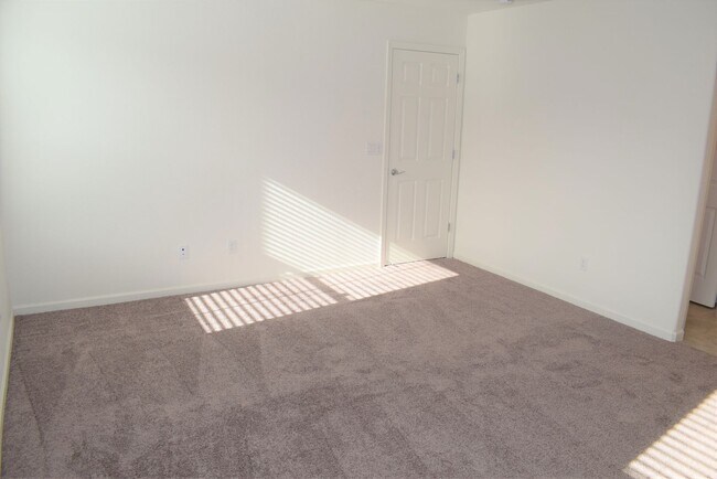 Building Photo - Beautiful Brand New Home located in the Ve...