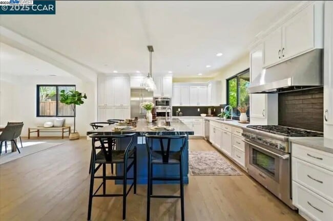 Building Photo - 132 Quinterra Ln