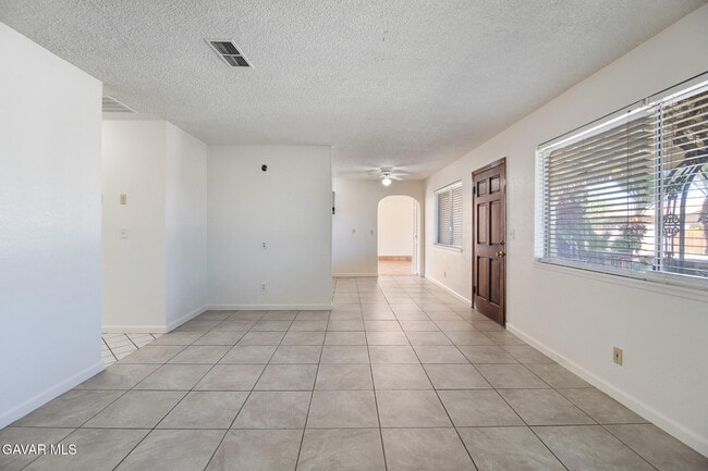 Building Photo - 44210 Fenhold St