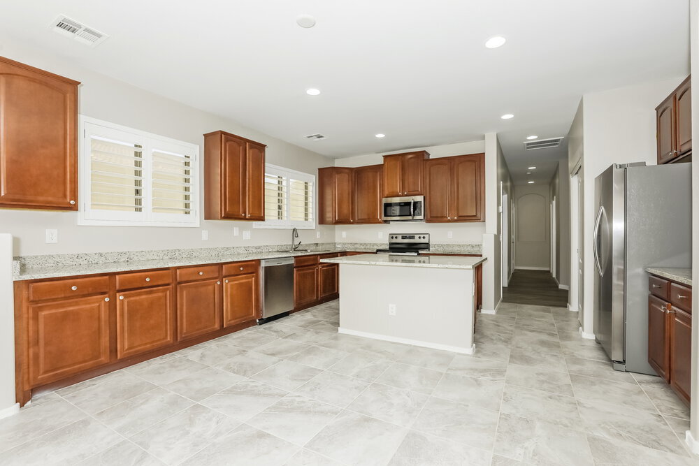 Building Photo - 892 W 22nd Ave