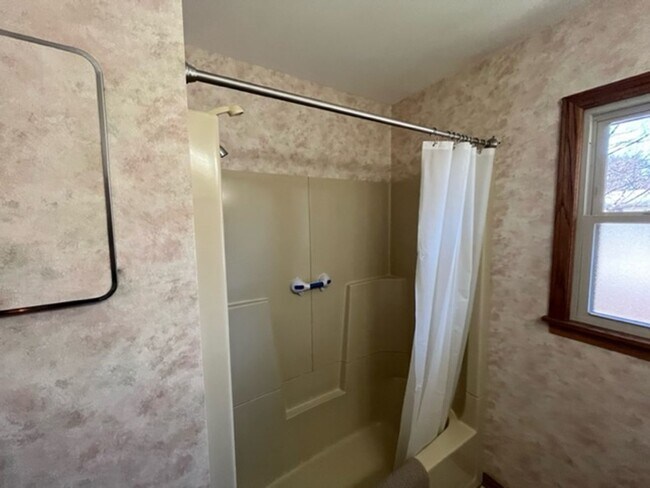 Building Photo - Single Family Home