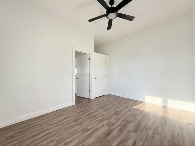 Building Photo - 304 N Roney St