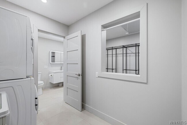 Building Photo - 855 Madison Ave