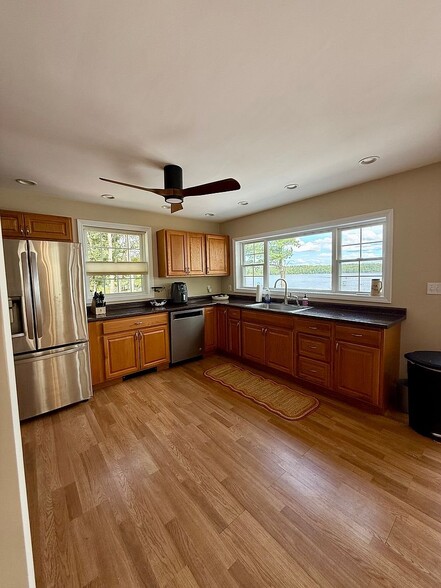 Building Photo - 167 Camelot Shore Dr