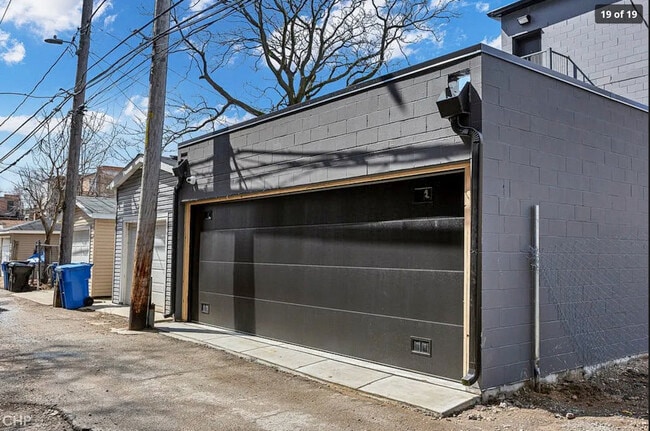 Building Photo - 4917 S Champlain Ave