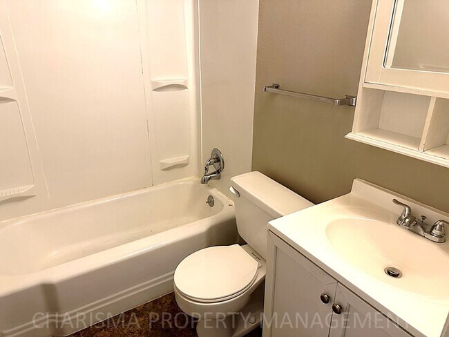 Building Photo - 2 BD, 1 BA LOCATED NEAR DOWNTOWN SIOUX FALLS