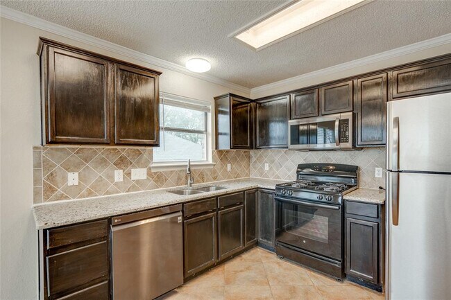 Building Photo - 3807 Eagles Nest St