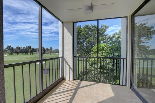 Building Photo - 6797 Willow Wood Dr