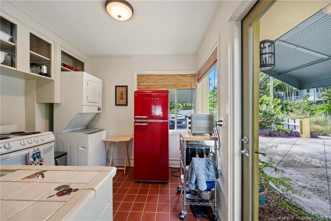 Building Photo - 120 SW 5th St