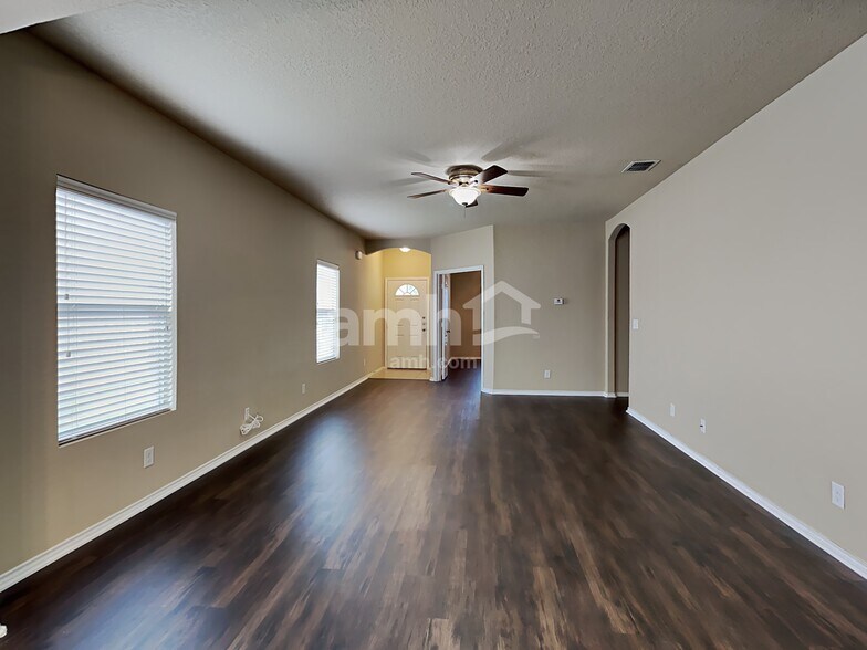 Building Photo - 5707 Sendero Spring