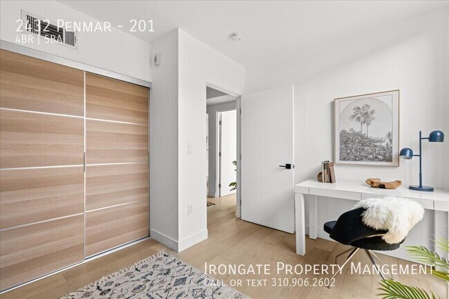 Building Photo - 2432 Penmar-201