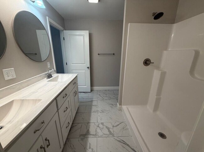 Building Photo - Beautiful Duplex in Jackson