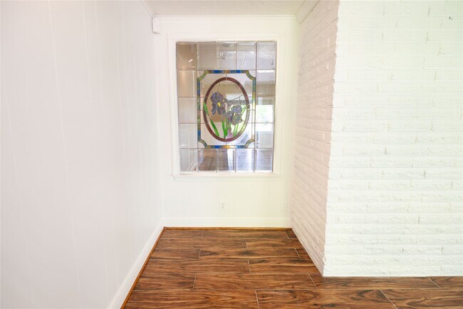 Building Photo - 7546 Maple Tree Dr