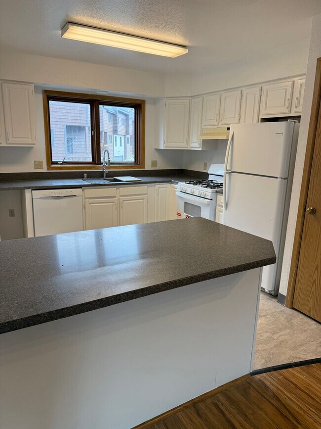 Building Photo - West Anchorage| END UNIT | 3BR 2.5BA | Gar...
