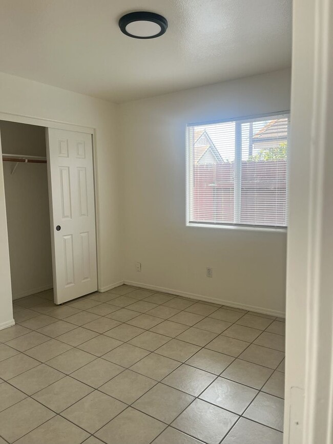 Building Photo - Spacious 4 Bedroom, 2 Bathroom Home | Avai...