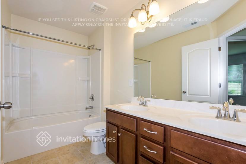 Building Photo - 6036 Thorburn Way