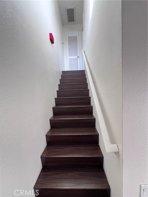 Building Photo - 8167 Vineyard Ave