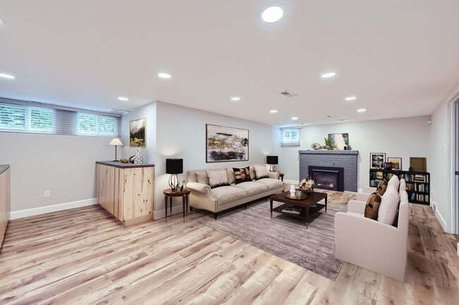 Building Photo - Wonderful West Old Town Home! A must see! ...