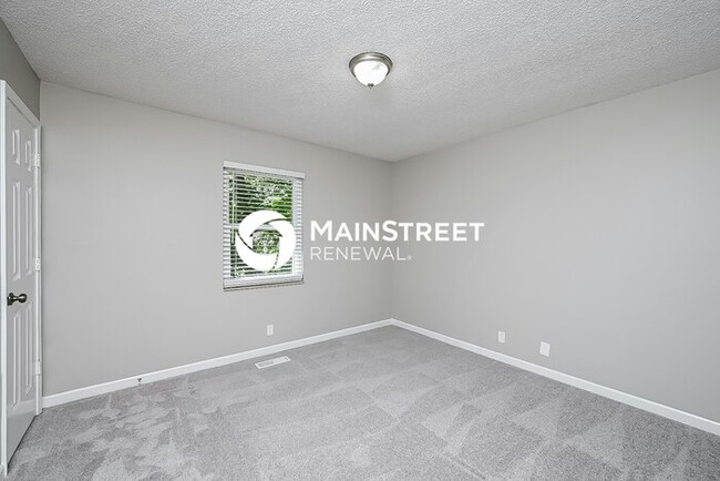 Building Photo - 4 Bedroom Pet-Friendly Home in Nashville, TN with Main Street Renewal