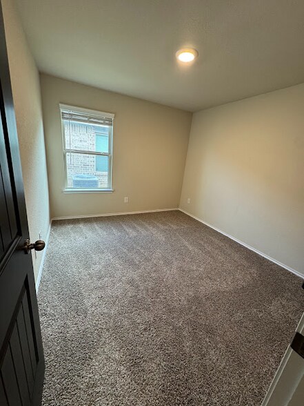 Building Photo - 2420 Mulligan Ln