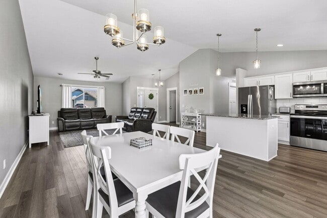 Building Photo - 3 Bedroom 2 Bath Luxury Home in Montgomery