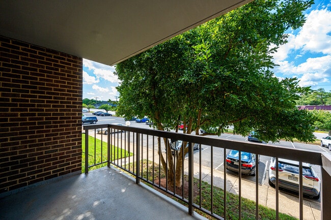 Building Photo - 9728 Kingsbridge Dr