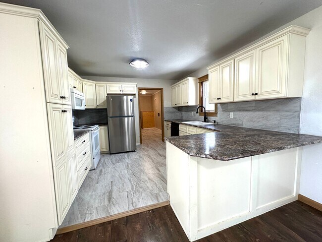 Building Photo - 6330 Foliage Rd