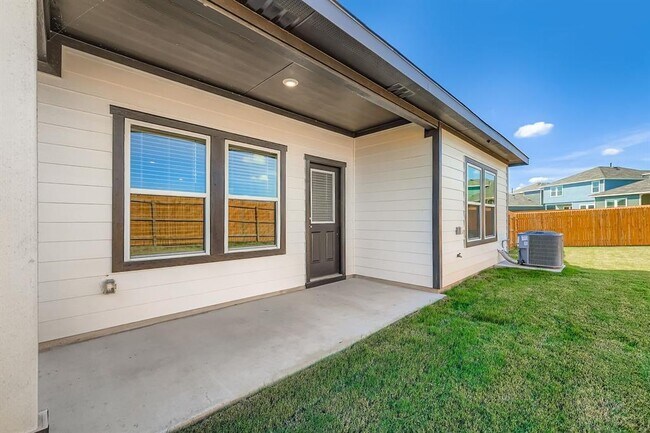 Building Photo - 12112 Douglas Fir Cir
