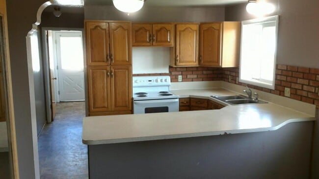 Building Photo - 576 ID-39