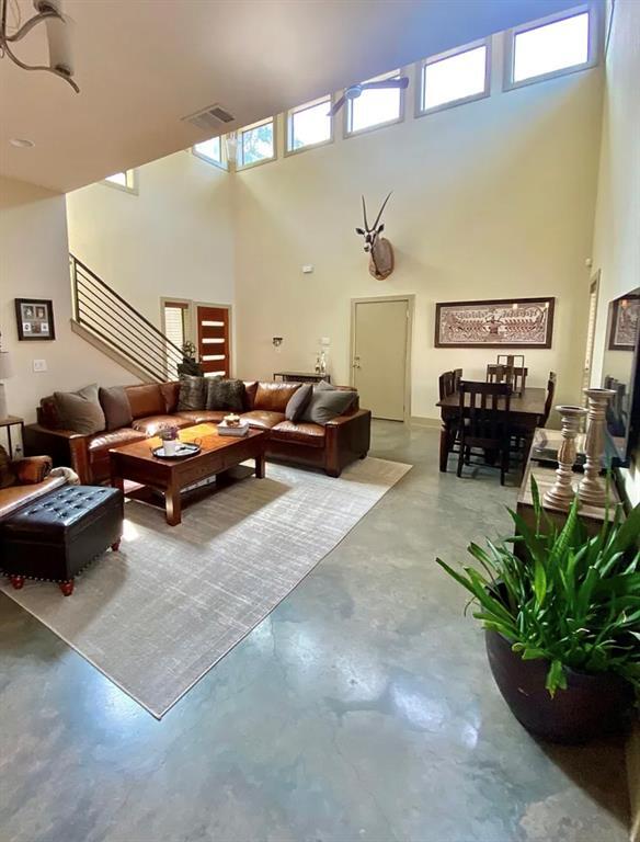 Building Photo - 903 Cardinal Ln