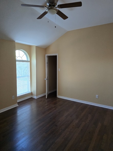 Building Photo - 224 Bluefinch Dr