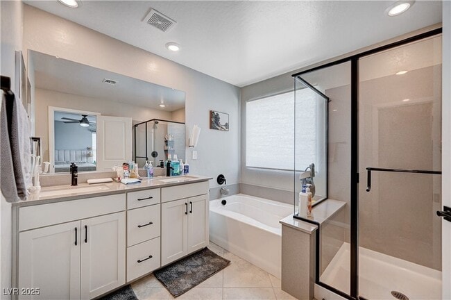 Building Photo - 4160 Elegant Chateau St