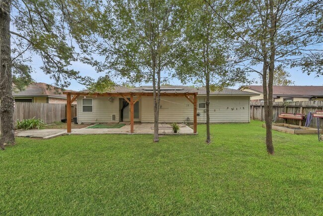 Building Photo - 16858 Gleneagle Dr N