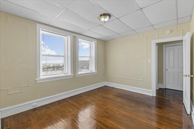 Building Photo - 2 S Hartford Ave