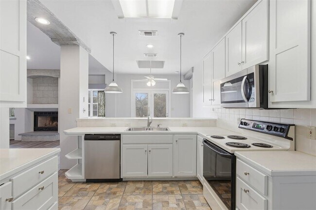 Building Photo - 307 Pin Oak Ct