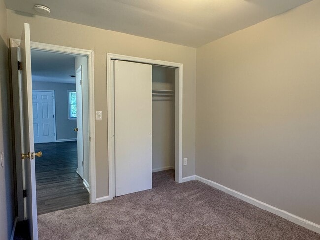 Building Photo - 810 E Poythress St