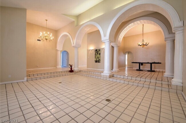 Building Photo - 3930 Placita Del Rico