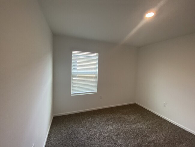 Building Photo - Beautiful 4-Bedroom Home in Cross Creek – Resort-Style Amenities & Convenient Clay County Location!