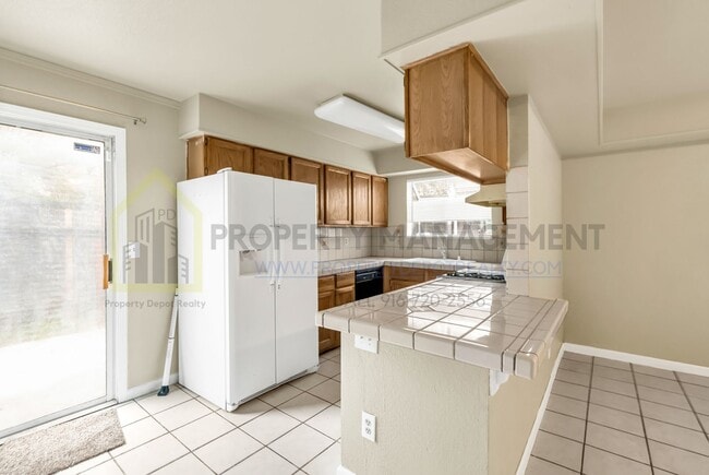 Building Photo - 3 bedroom 2 baths available in a gate community