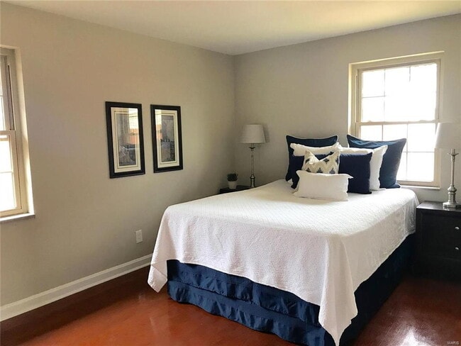 Building Photo - Updated Cottage with Garage & Privacy Fence